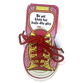 Bé Gái Khéo Tay Buộc Dây Giày