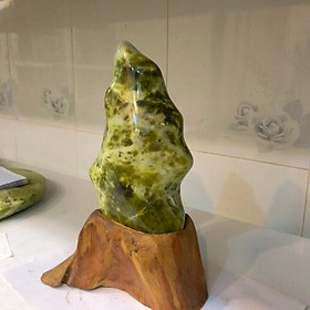 Cây đá để bàn serpentine tự nhiên cao 29cm nặng 3kg gia tăng tài lộc cho người mệnh Hỏa và mộc