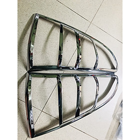 Ốp viền đèn hậu dành cho xe toyota innova 2013-2015