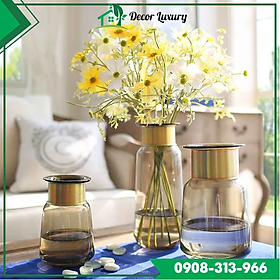 Mua Bình Thủy Tinh Chế Tác Thủ Công Họa Tiết Vòng Kim Loại Ở Cổ Bình Sang Trọng
