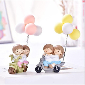 Mua Tượng Cặp đôi ngồi xe moto và bóng bay trang trí tiểu cảnh nông thôn  terrarium/ mô hình trang trí quà tặng trang trí