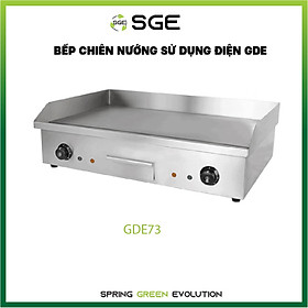 Mua Bếp Chiên Nướng Sử Dụng Điện GDE73. Giá Cả Phải Chăng  Phù Hợp Với Các Quán Ăn  Nhà Hàng Hay Doanh Nghiệp Vừa Và Nhỏ. Có Thể Nướng Thịt  Làm Hamberger  Các Món Xào. Hàng Nhập Khẩu Chính Hãng SGE Thailand