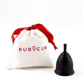 Hình ảnh Cốc nguyệt san Ruby Cup, Anh – Màu Đen - Vật liệu 100% sillicon y tế cao cấp đạt tiêu chuẩn FDA (Mỹ), Châu Âu, Độ bền 10 năm – Hàng chính hãng, Thương hiệu được yêu thích tại Anh và 36 quốc gia trên thế giới - Ruby Cup Black  - Size M: 34ml