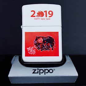 Hình ảnh Bật Lửa Zippo Tranh Kim Hoàng - Lợn Bên Cây Ráy 2019