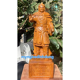 Tượng vua Quang Trung bằng gỗ bách xanh thơm nức cao 40x13x11cm 