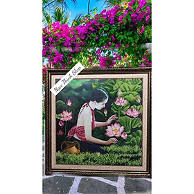 FreeShip từ 250K-Tranh thêu chữ thập 6D- Thiếu Nữ Bên Hoa Sen 53406 kt: 66x66cm