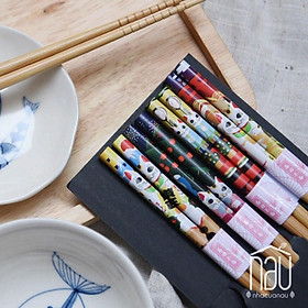 Bộ đũa gỗ phong cách Nhật Bản với họa tiết vân, hoa, cá mèo may mắn đáng yêu