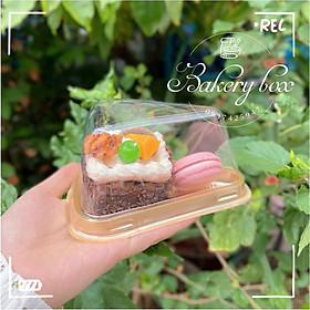 Mua Hộp Tam Giác A03 Đế Vàng Đựng Bánh Kem - Cheese Cake - Red Velvet - Bánh Crepe Nhiều Tầng