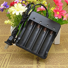 Mua Đế sạc 4 pin 18650 chuyện dụng có đèn led báo