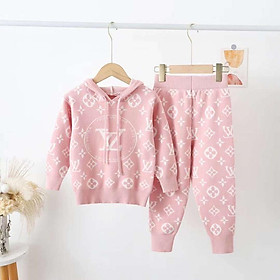 Bộ len bé gái cao cấp 2-7 tuổi họa tiết chữ DIO và LV. Đồ bộ dài tay cho bé vải len dày dặn mềm mịn thời trang