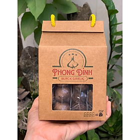 Tỏi đen một nhánh nguyên vỏ Phong Đỉnh, hộp 200gr có 4 gói nhỏ bên trong, tiện lợi và đảm bảo chất lượng tỏi đen trong quá trình sử dụng