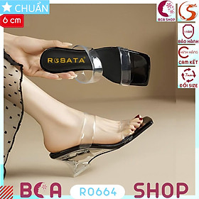 Dép Guốc Quai Trong Suốt đế xuồng cao 6 phân RO664 ROSATA tại BCASHOP nổi bật và cuốn hút hơn trong mọi hoàn cảnh