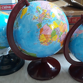 Quả cầu học sinh đế gỗ do Việt Nam sản xuất