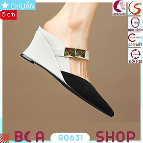 Đế xuồng nữ mũi nhọn 5 phân RO631 ROSATA tại BCASHOP hở gót, phía trước kèm thêm quai ngang nhỏ đính khối kim loại