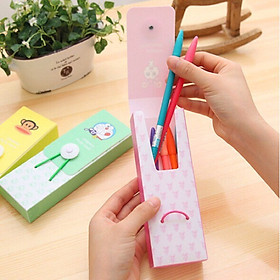 HỘP ĐỰNG BÚT SIÊU ĐẸP CHẤT LIỆU NHỰA HỌA TIẾT DỄ THƯƠNG- BẢO QUẢN BÚT HIỆU QUẢ (Giao Hàng Theo Mẫu Ngẫu Nhiên)