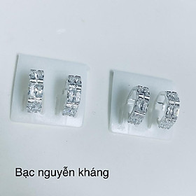 1 CHIẾC KHUYÊN TAI TRÒN GẮN ĐÁ BẰNG BẠC TA