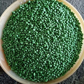 Mua phân bón lân xanh chuyên dùng cho rau