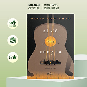 Sách - Ai đó chạy cùng ta - Nhã Nam Official