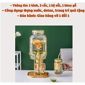 BỘ BÌNH ĐỰNG NƯỚC UỐNG THỦY TINH KÈM GIÁ SẮT CHÂN GỖ VÀ 2 CỐC MÀU VÀNG