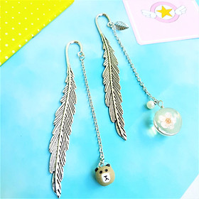 Combo 2 Bookmark Đánh Dấu Sách Lông Vũ Kim Loại Phối Quả Cầu Thủy Tinh Hình Hoa Anh Đào Và Gấu Nâu Nhạt