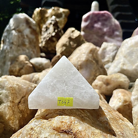 Kim tự tháp thạch anh trắng NHA SAN T647 Viên đá phong thủy mang lại may mắn, tài lộc -  1kg (7.5 x 10.3 (cm)