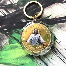 Móc khóa xu hình Chúa màu vàng, in màu một mặt; chất liệu xu bằng  Niken, dùng để treo vào chìa khóa, bảo vệ bình an, mang lại may mắn, tăng tính thẩm mĩ - SP002388