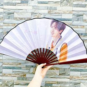 Quạt xếp cầm tay in hình VƯƠNG NHẤT BÁC idol thần tượng hoa ngữ trần tình lệnh xinh xắn (MẪU GIAO NGẪU NHIÊN)