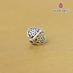 Hình ảnh Charm chặn hạt hình họa tiết hoa 8 cánh - Ngọc Quý Gemstones