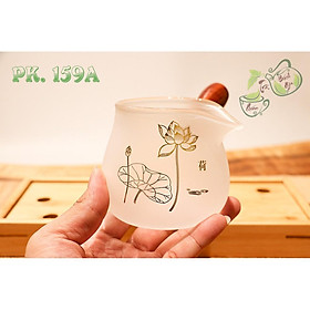 Mua Tống Trà Thủy Tinh Đục Cao Cấp - Có Hoa Văn Hoa Sen Nhũ - Cán Bằng Gỗ