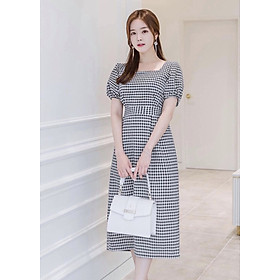 Đầm caro đen cổ vuông