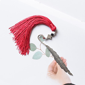 Bookmark Lông vũ kim loại gắn tua rua - Đỏ