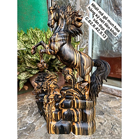 Tượng con ngựa nhất mã phi thiên bằng gỗ mun hoa vân đẹp long lanh kt cao 62×42×13cm