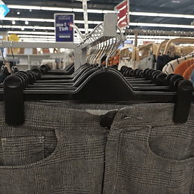 Mua 50 Móc kẹp nhựa dài 36cm kẹp quần jean chuyên dụng - móc nhựa giá sỉ.