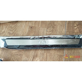 Ốp Bậc Chân Ngoài Xe HYUNDAI I10 HATCHBACK 2014-2020, chất liệu NHỰA CÓ ĐÈN LED