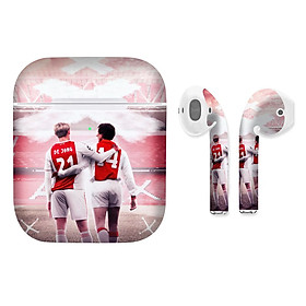 Mua Miếng dán skin chống bẩn cho tai nghe AirPods in hình Bóng đá - De Jong and Cruyff - BDx013 (bản không dây 1 và 2)