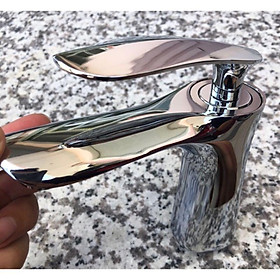 Vòi rửa mặt đồng thau . mạ crôm . kích thước 20 cm . nóng lạnh . sản phẩm đi kèm cặp dây cấp nóng lạnh  304