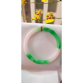 Vòng tay đá Cẩm Thạch mới TR Lý 51mm x cọng 6,2mm Màu Xanh lý 2 bên trắng đều đẹp Nữ 50kg - 53kg đeo lên xinh tay lắm luôn ạ món quà tặng ý nghĩa ạ