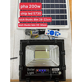 Mua Đèn led pha năng lượng mặt trời 200W