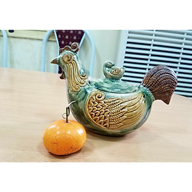 Tượng gốm gà mẹ cõng con