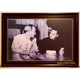 TRANH IN DẦU CAO CẤP -Chủ tịch HỒ CHÍ MINH & Đồng Chí TRƯỜNG CHINH ( hình ảnh đen trắng )