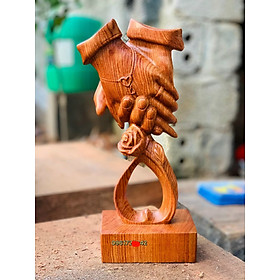 Tượng đôi bàn tay tình nhân trang trí nghệ thuật ,bằng gỗ hương đá kt 30×15×7,5cm