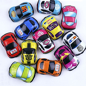 Bộ sưu tập 100 xe ô tô chạy trớn bánh đà bằng nhựa (4.5x3 cm) họa tiết ngộ nghĩnh, có thể tháo lắp capo dễ dàng, phù hợp làm đồ chơi kích thích phát triển cho bé trai, bé gái - Màu ngẫu nhiên