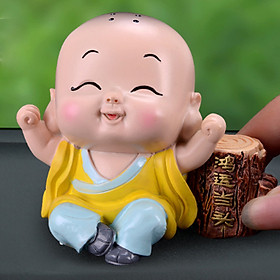 Tượng chibi chú tiểu bên khúc gỗ - chú tiểu may mắn