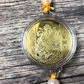 Mua Dây treo may mắn xu Thần Tài Cá Chép màu vàng  sợi dây treo giao màu ngẫu nhiên  chất liệu xu bằng Niken. dùng treo trong nhà  nơi làm việc  trên xe oto  giúp mang lại may mắn  tài lộc - SP002392
