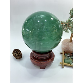 Mua Quả cầu đá Thạch Anh Fluorit xanh lục - 2 6kg - 12 2cm (kèm đế)  Hợp mệnh: Hỏa  Mộc  Thủy hoặc Kim  Ý nghĩa: Trấn sát  trừ tà  thu hút vượng khí  bổ trợ sức khỏe  đem lại may mắn  cải thiện sự trì trệ  bế tắc trong công việc