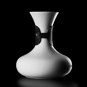 Bình đựng cà phê sứ Origami TOS Aroma Carafe 550ml x SIBARIST Tetsu Kasuya kèm quai da bò sứ Mino Nhật Bản