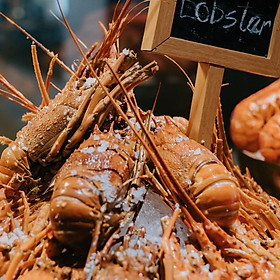 La Vela Saigon Hotel 5* - Buffet Trưa Hải Sản Tôm Hùm & 100 Món 3 Miền - Free Soft Drink - Đã Bao Gồm VAT
