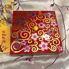 Mua KHAY - HỘP ĐỰNG BÁNH MỨT SƠN MÀI CAO CẤP 4 ngăn vẽ Hoa Đào Nền Đỏ Cẩn Ốc. Sale 10%  Hộp mứt tết sơn mài cao cấp  ý nghĩa  sang trọng dịp tết 2022 của làng nghề Bình Dương