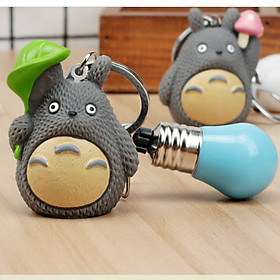 Móc Khóa Totoro Đèn Cầm Lá