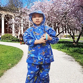 Bộ áo mưa cho trẻ , Áo mưa vải dù chống thấm cho cả bé trai và bé gái từ 9 - 10 tuổi , họa tiết hoạt hình dễ thương , kèm túi đựng xinh xắn giao màu ngẫu nhiên